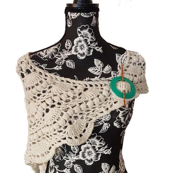 Cozy Alpaca Bobble Shawl - Luxurious Warmth & Soft Comfort.